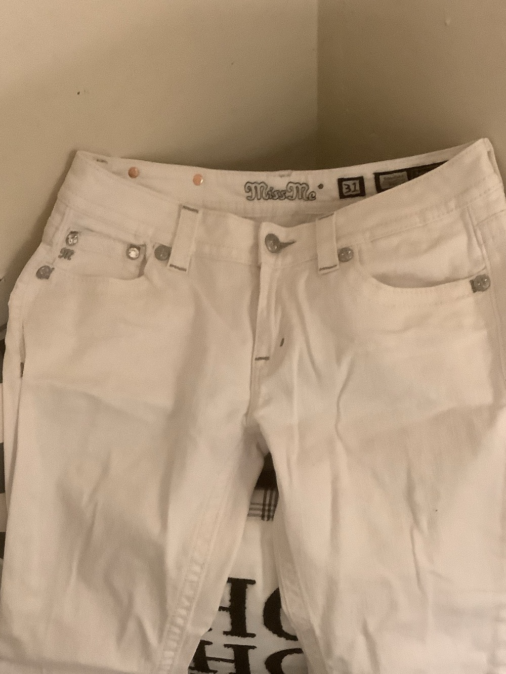 Miss Me White Ankle Cropped Jeans with Silver Hardware